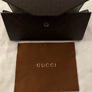 Gucci Unisex brown eyeglass case with cloth-excellent condition